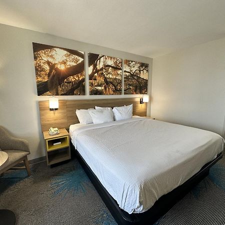 Days Inn By Wyndham Adel I-75 מראה חיצוני תמונה