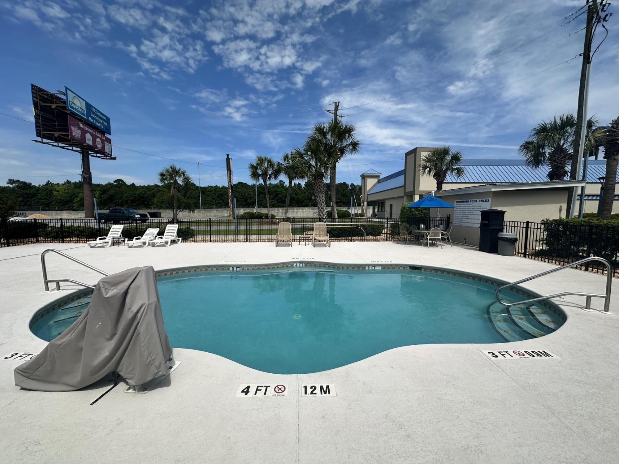 Days Inn By Wyndham Adel I-75 מראה חיצוני תמונה