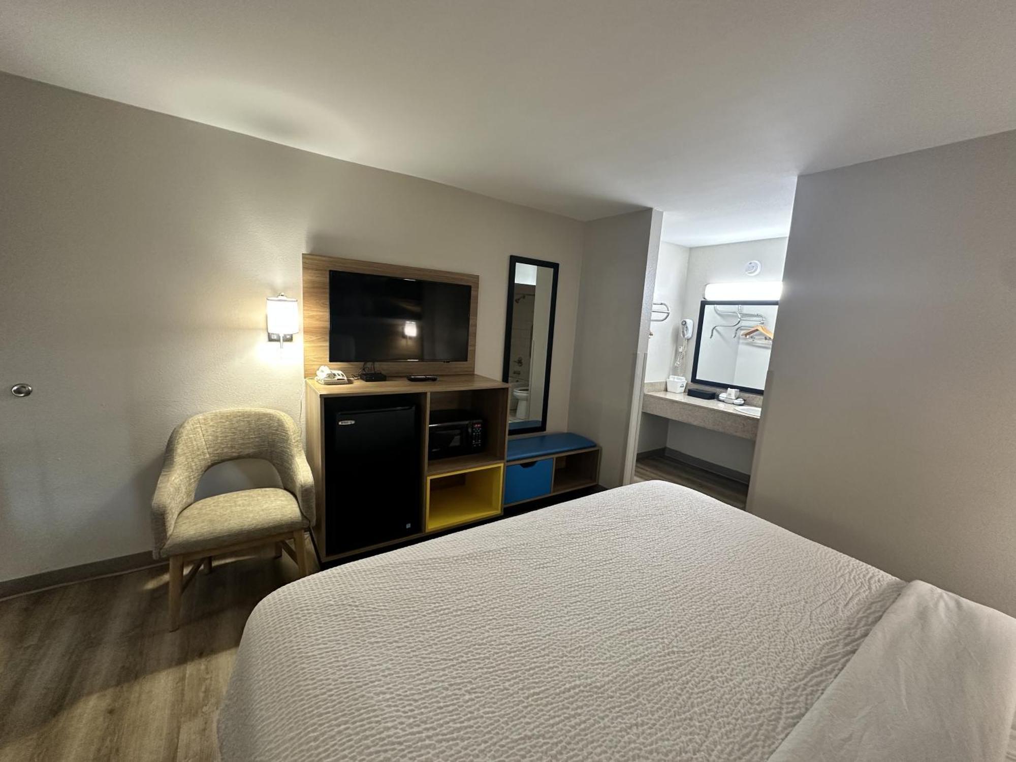 Days Inn By Wyndham Adel I-75 מראה חיצוני תמונה