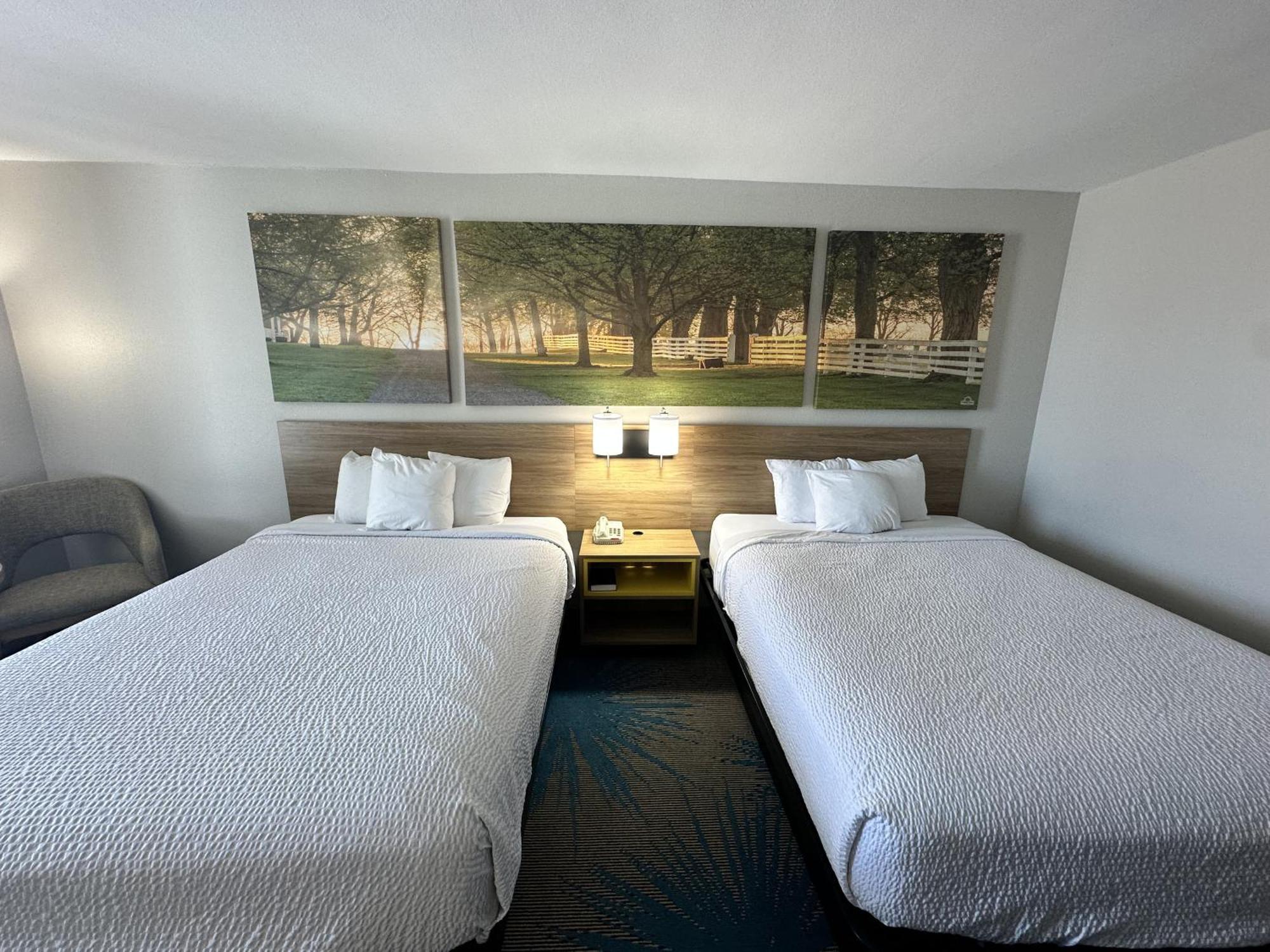 Days Inn By Wyndham Adel I-75 מראה חיצוני תמונה