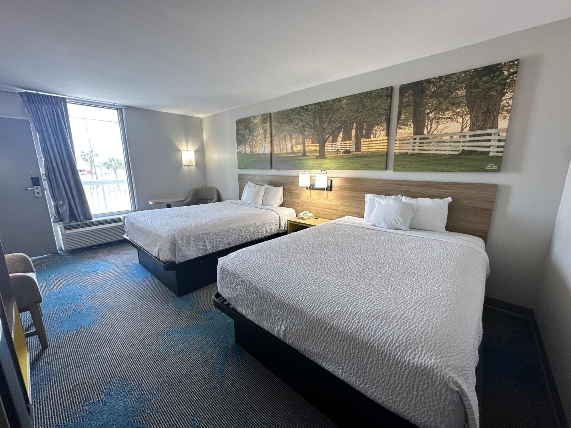 Days Inn By Wyndham Adel I-75 מראה חיצוני תמונה