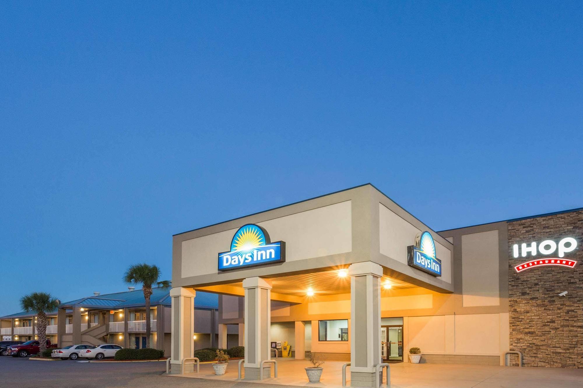 Days Inn By Wyndham Adel I-75 מראה חיצוני תמונה