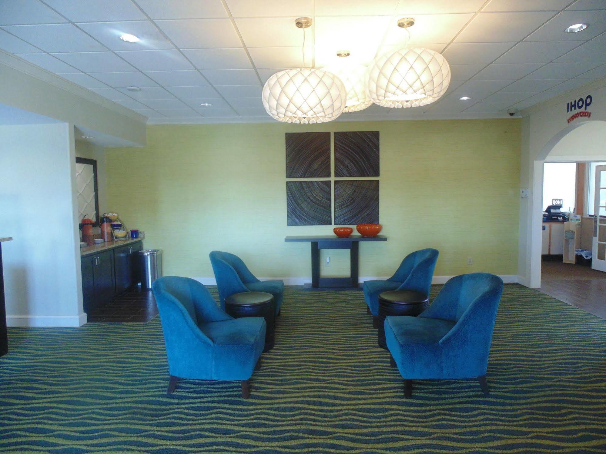Days Inn By Wyndham Adel I-75 מראה חיצוני תמונה